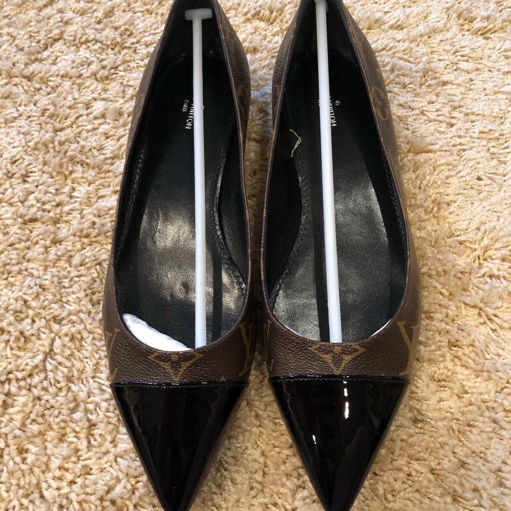 Women’s Louis Vuitton flats